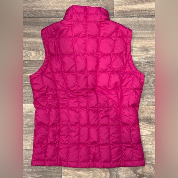 Marmot Fuchsia Quilted Vest Size Medium - Picture 4 of 4
